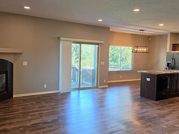 4th image of 4904 N 176th St