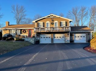 3 Roxie Ln, Morrisonville, NY 12962