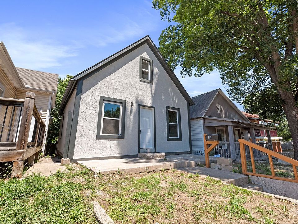 1st image of 858 Riverview Ave