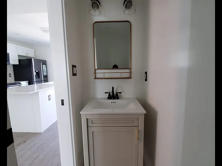 5003 S Dakota Ave NE — Photo 5