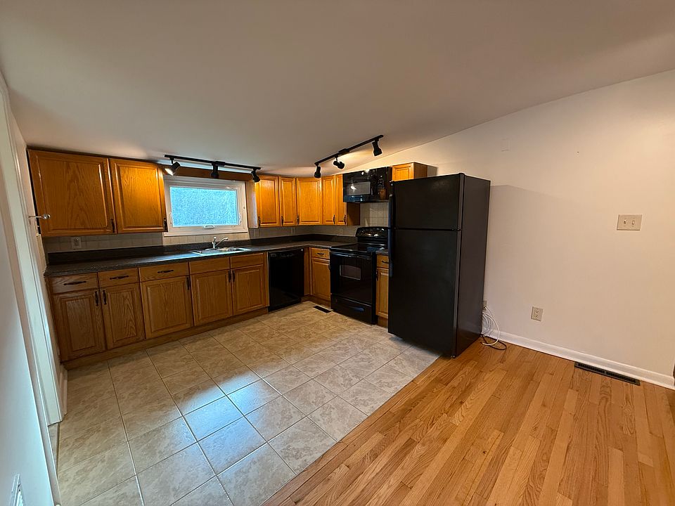Fully equipped Kitchen with Newer Microwave! Range w/Oven, Dishwasher, and refrigerator!