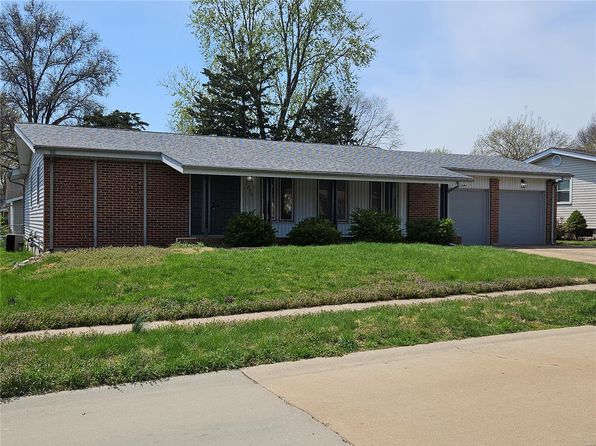 2254 Blue Heron Dr, Florissant, MO 63031