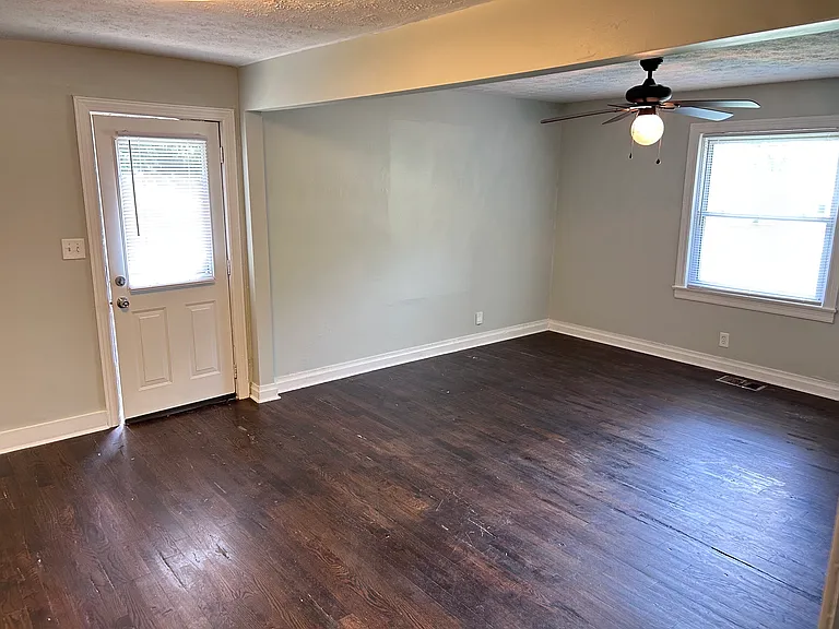 823 Marina St — Photo 4