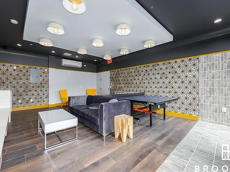 1010 Rogers Ave #5F — Photo 12