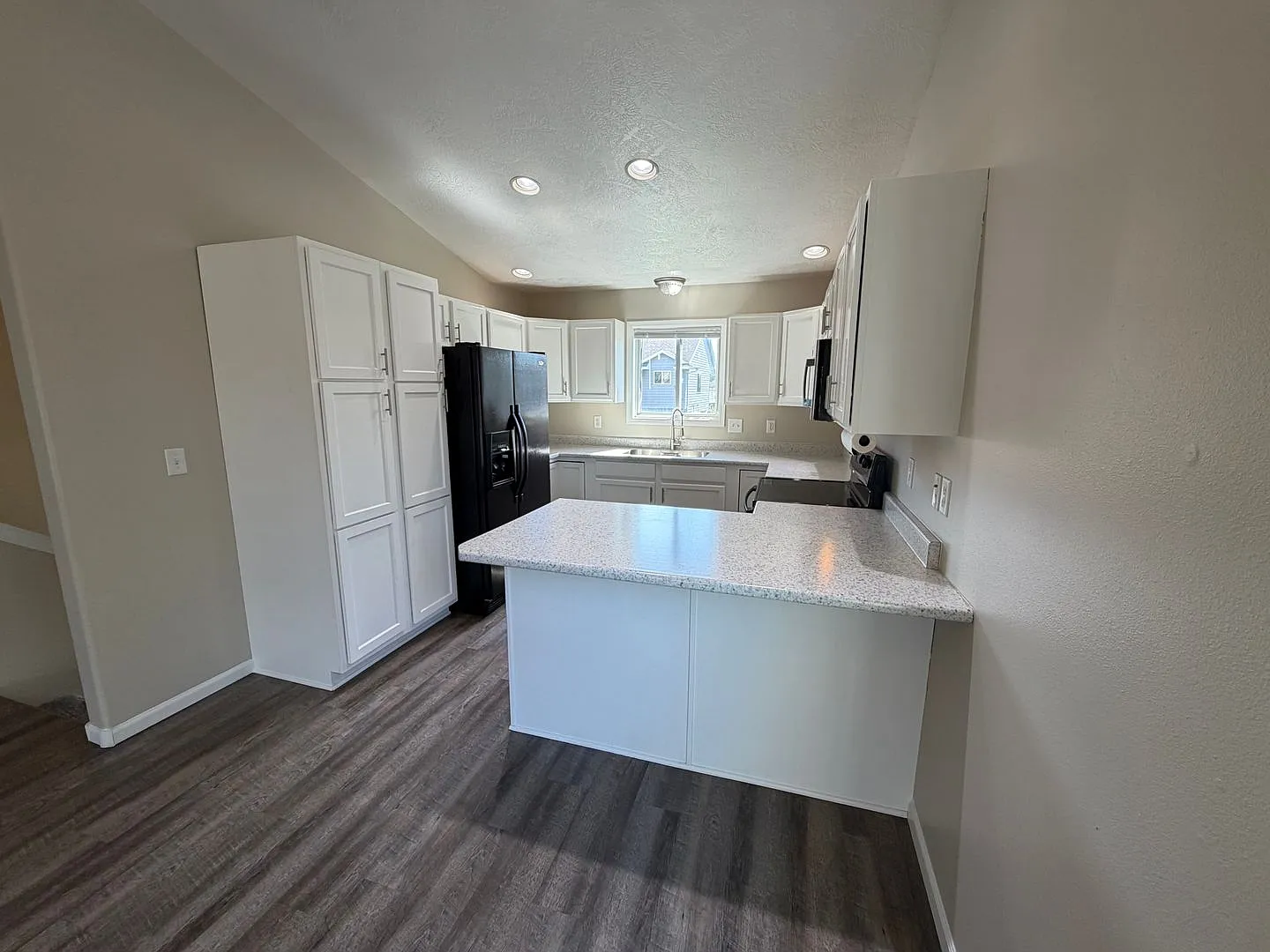 Room to grow! This spacious split-foyer townhouse delivers 5 bedrooms, 3 full baths, and a layout... — Photo 4