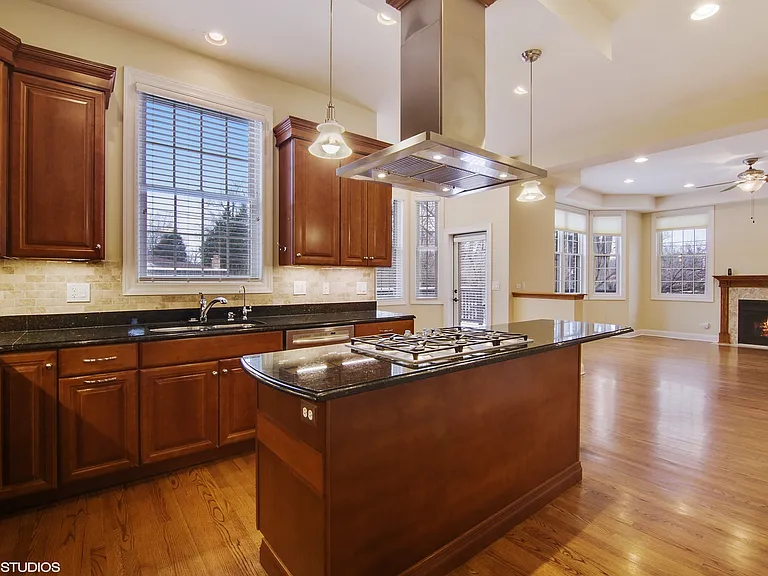 507 Locust Rd — Photo 3