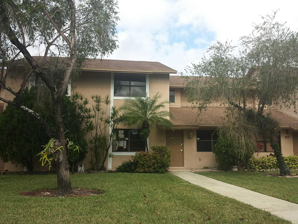 1st image of 207 Lakeside Cir