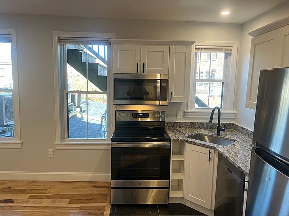 2nd image of 20 Alfred St #202