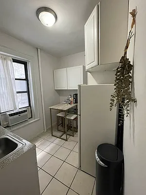 Rented by Jonis Realty | media 2