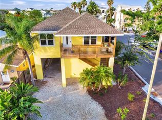 13101 4th St E, Madeira Beach, FL 33708
