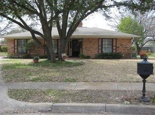 221 Dunigan Ct, Benbrook, TX 76126