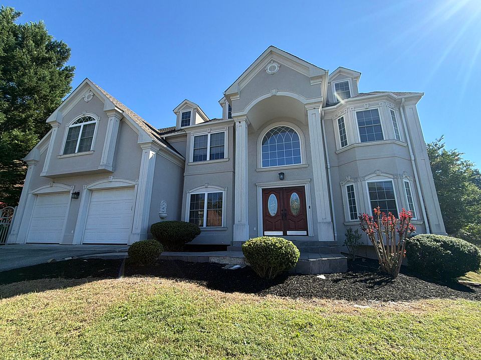 2nd image of 906 Saddle Dr