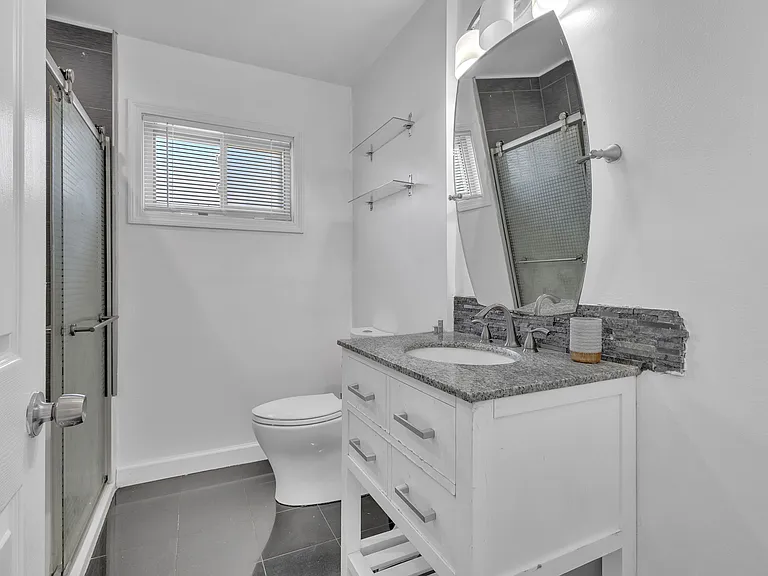 8484 Berwyn St — Photo 9