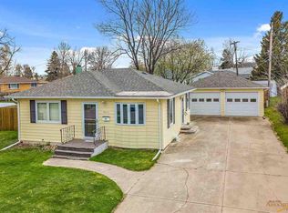 4211 Meadowwood Dr, Rapid City, SD 57702