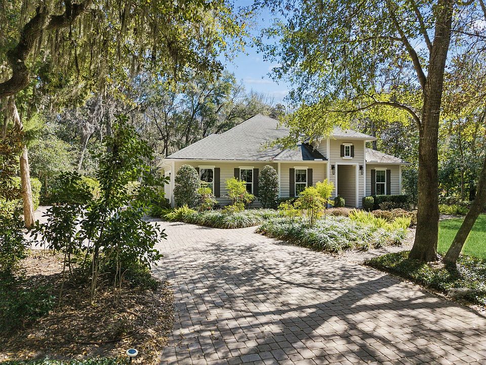 1st image of 15 Moss Oaks Dr