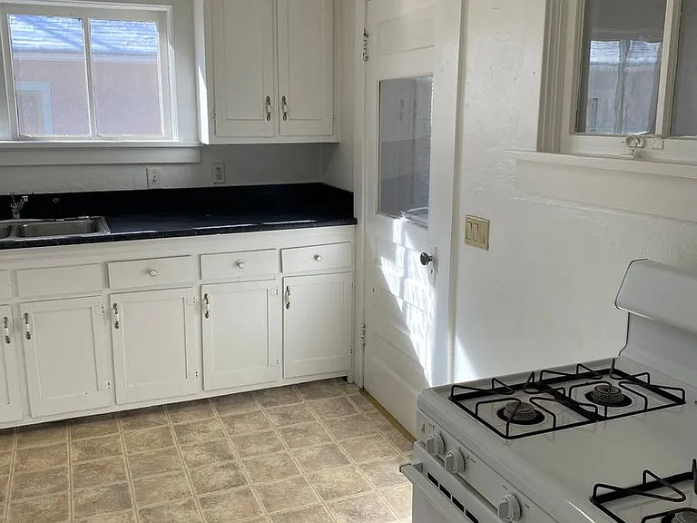27 S Elm St — Photo 12