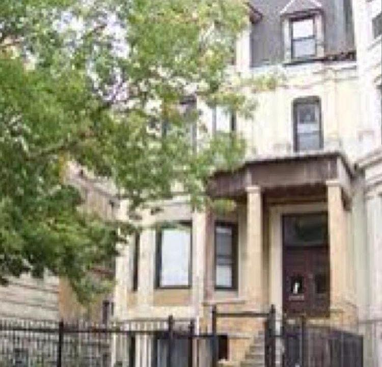 1st image of 4028 S King Dr APT 3