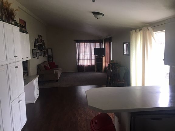 KITCHEN TO FAMILY RM