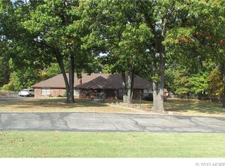 13833 E Crestview Dr, Claremore, OK 74019