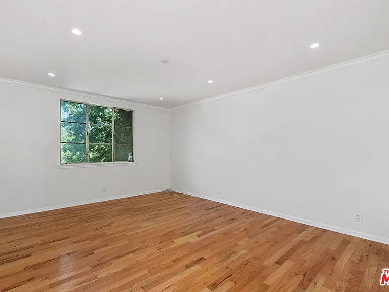 517 N Elm Dr — Photo 35