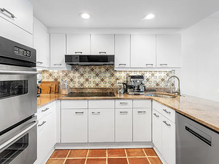 529 S Flagler Dr #6G — Photo 5