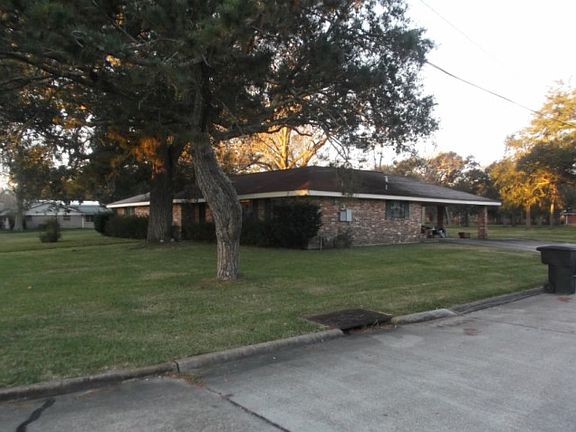 2nd image of 402 Schlief Dr