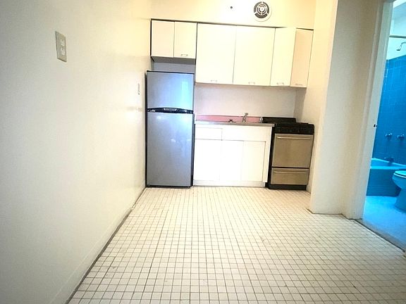 3rd image of 132 W 74th St #5DD