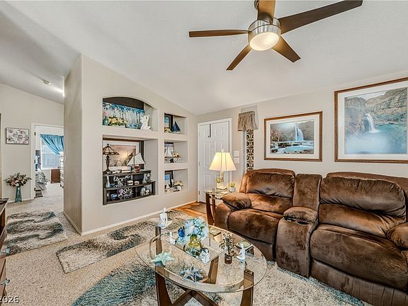 4th image of 320 Montecito Dr