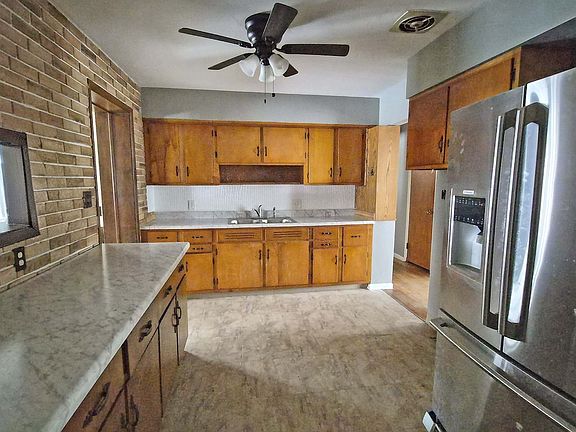 3rd image of 2689 Sierra Dr