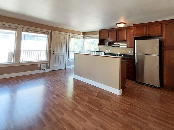 2nd image of 418 N L St APT 5
