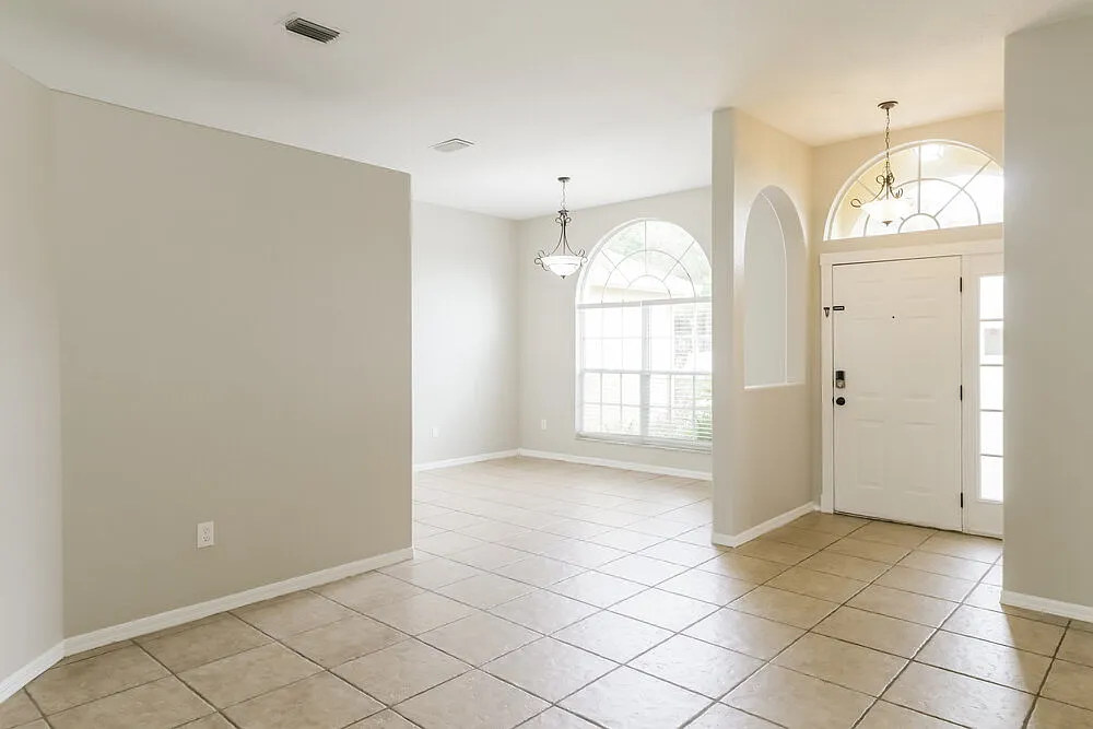 3 bed, 2.0 bath, 1759 sqft, $3,910 — Photo 4