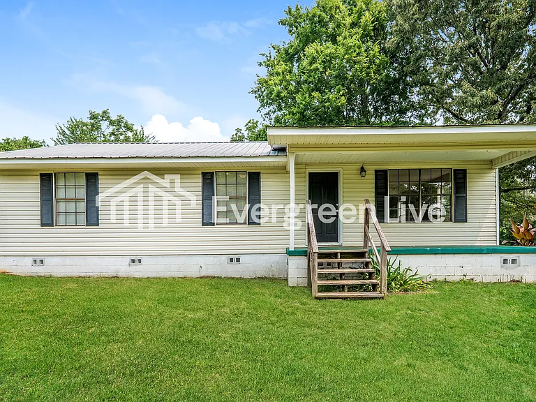 104 Hatch Dr — Photo 1