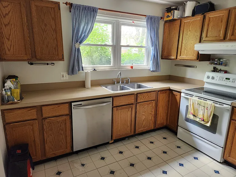 3490 Burbank Dr — Photo 3