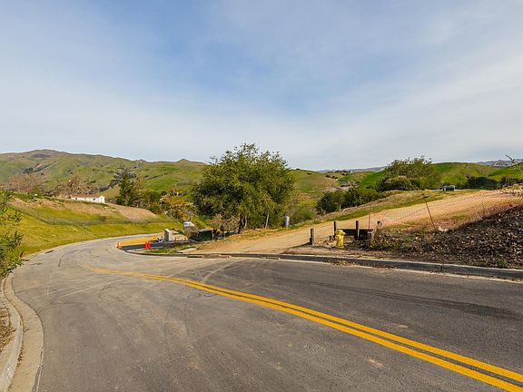 5th image of 529 Vista Ridge Dr