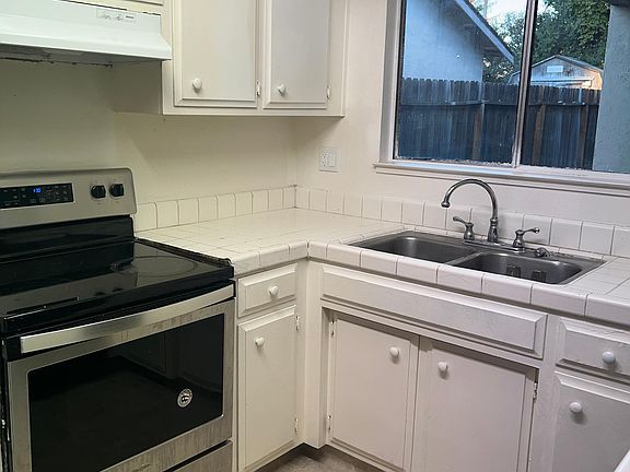 5th image of 1542 Silver Creek Cir #1542