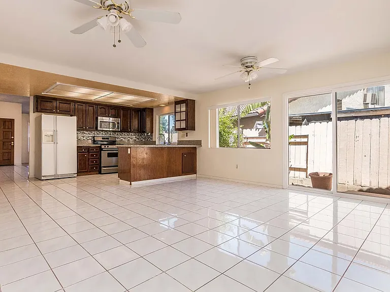 11485 Spitfire Rd — Photo 4