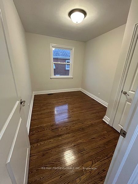 Toronto House for rent - 4 Bedrooms — photo 11