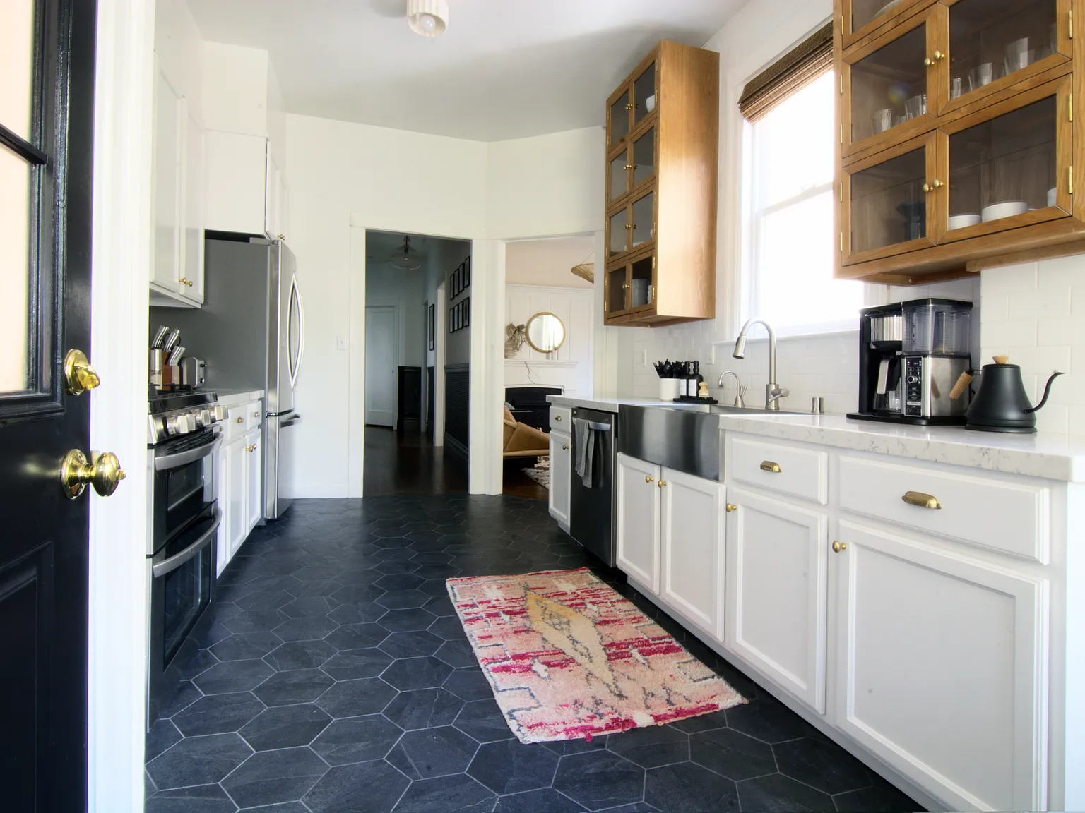 3 bed, 1.5 bath, 1028 sqft, $8,500 — Photo 1