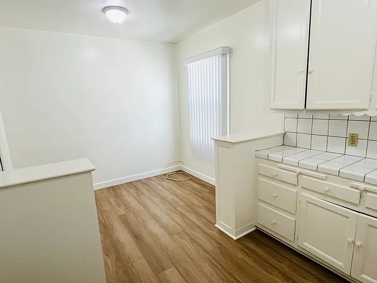 1110 Menlo Ave #1108-1/4 — Photo 8