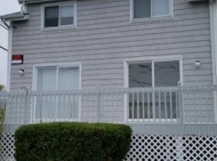 8 6th St, Hampton, NH 03842