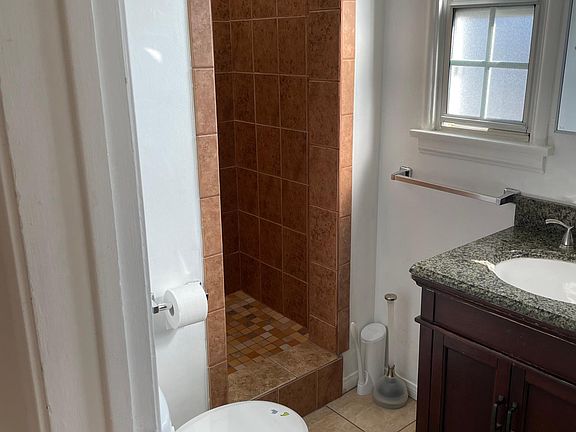 5th image of 1124 N Maryland Ave #A