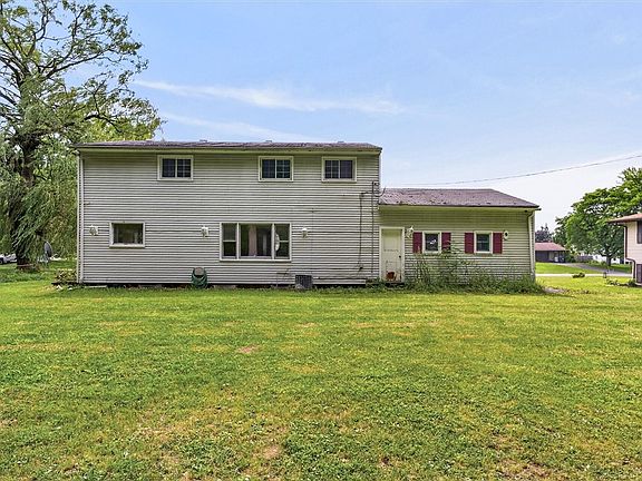 3rd image of 300 Wildbriar Rd