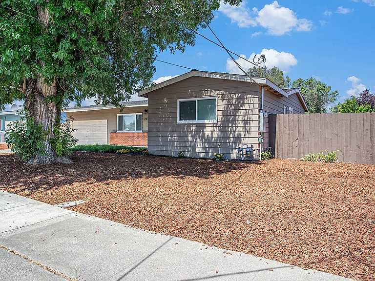 1731 Gelbke Ln — Photo 3