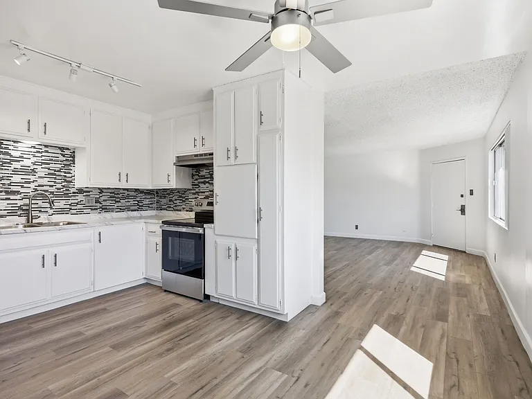 540 W Channel Islands Blvd #5 — Photo 17