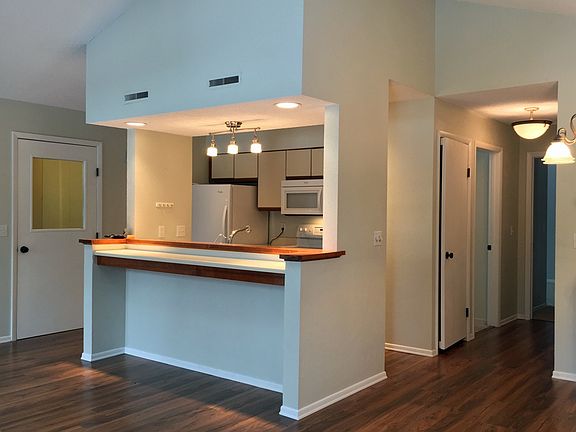 2nd image of 209 Grenadier Ct