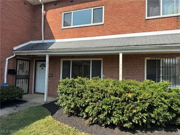 23755 Banbury Cir APT 15, Warrensville Heights, OH 44128