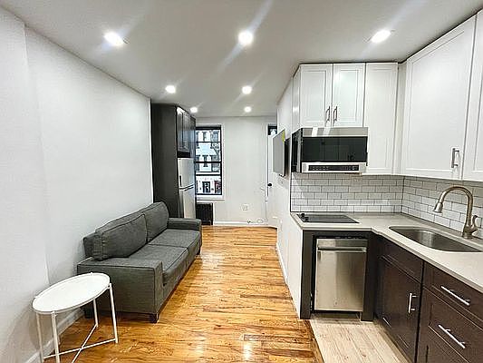 1st image of 440 E 9th St #21