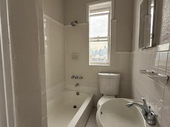 467 Pavonia Avenue image 11 of 12