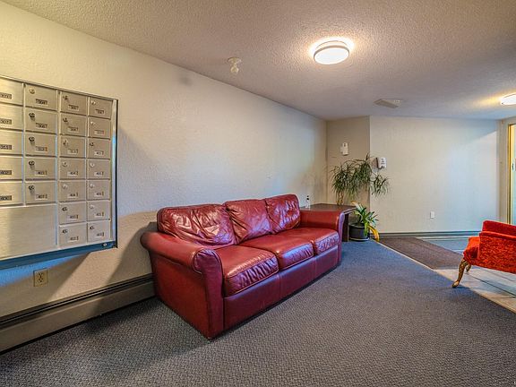 4th image of 3040 Pine St #103
