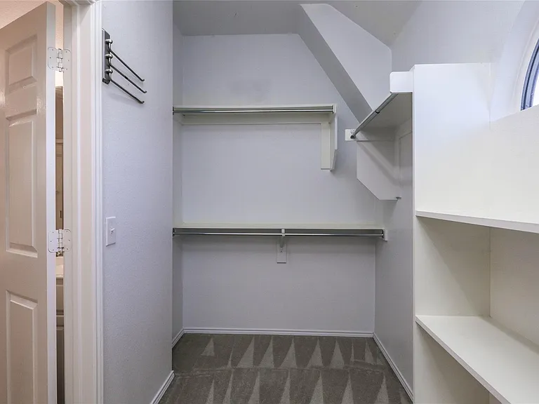 11232 Chaucer Dr — Photo 18